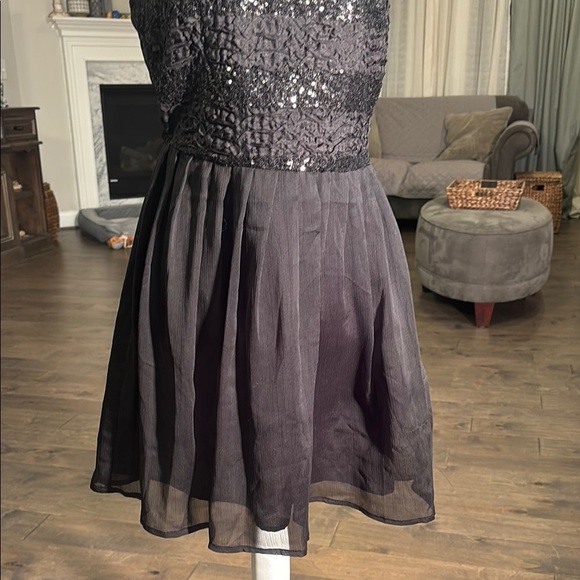 Black Sequin Embellished Sleeveless Mini Dress - Picture 3 of 8